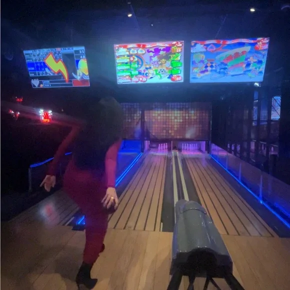 ReoRia Elegant Long-Sleeve Plum Evening Gown - Medium - Picture 8 of 10